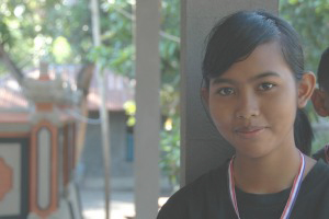 volunteer in bali sponsoring balinese children leony