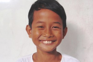 volunteer in bali sponsoring balinese children riski