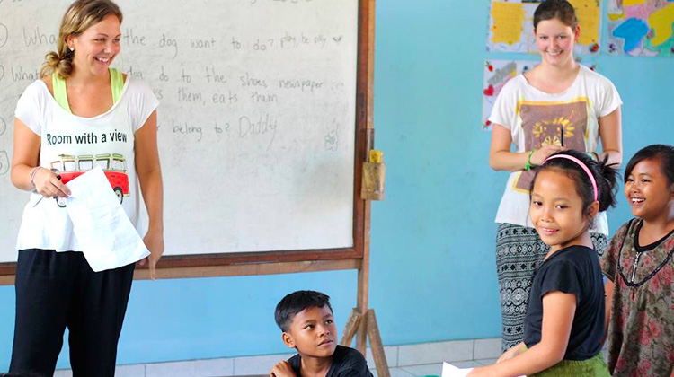volunteering in bali teaching