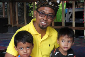 Ketut de Sujana - founder of volunteer in Bali with students